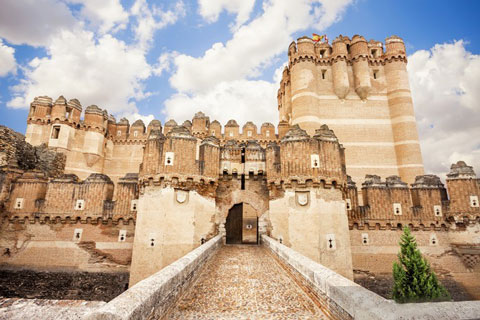 با قلعه تاریخی کوکا در اسپانیا آشنا شوید