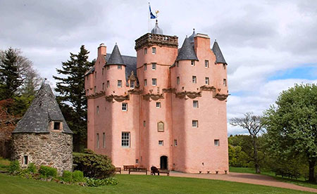 قلعه کرایژیوار قلعه ای صورتی در اسکاتلند